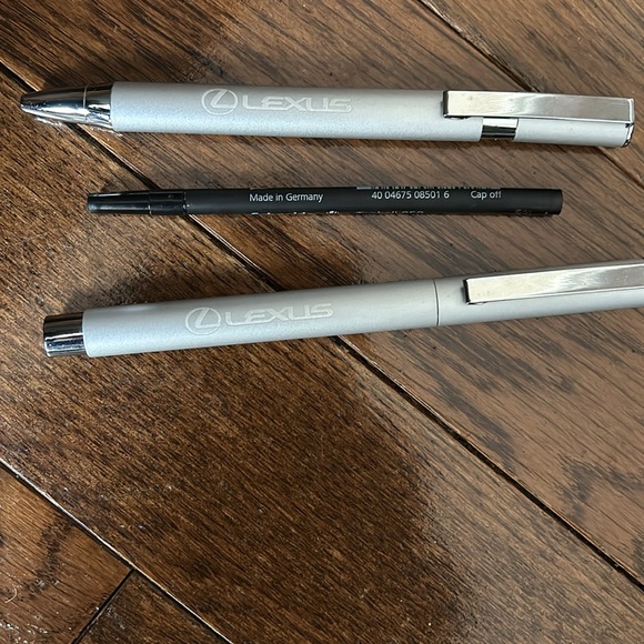 Lexus Pen Set - Rollerball and Ballpoint - in Black/Silver Box - Picture 5 of 6